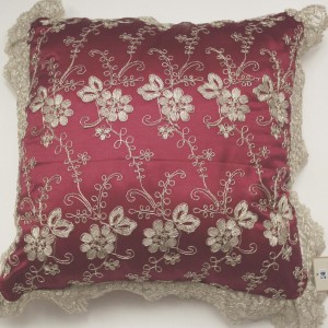 SCROLL PILLOW THROW RED 18X18