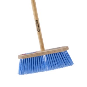 BROOM RIALTO W/WOOD HDL V-HV