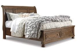 FLYNNTER 3PC SLEIGH KING BED BRN